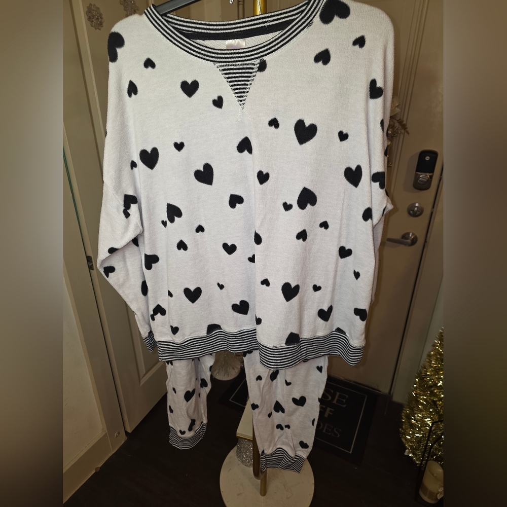 Heart Print Pajama Set - Black and White 3x Plus - Picture 2 of 6
